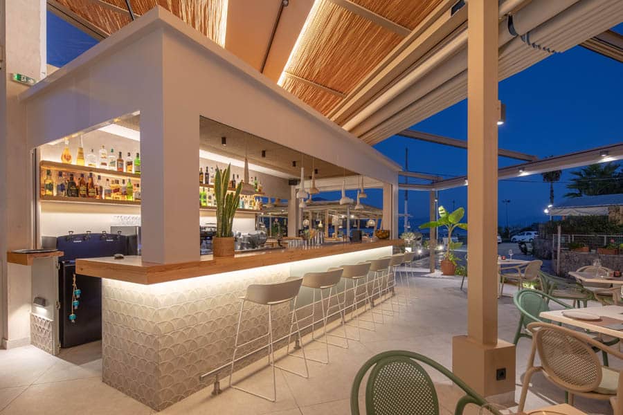 Bar 1 (night)